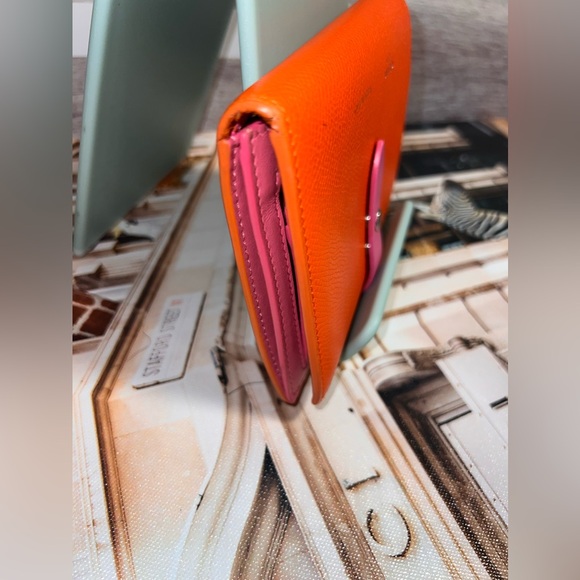 CELINE Grained Multifunction
Strap Wallet - Picture 7 of 9